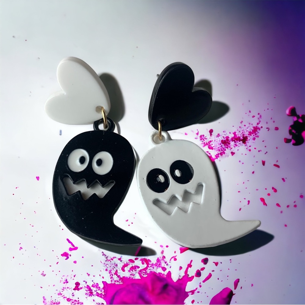 Black & White Mischievous Halloween Ghosts Heart Earrings Costume Jewelry